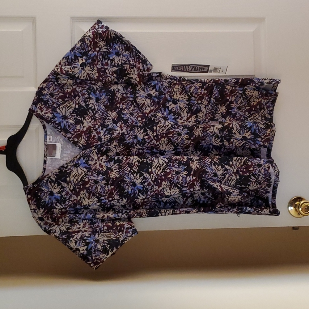 XL NWT Scrub Top